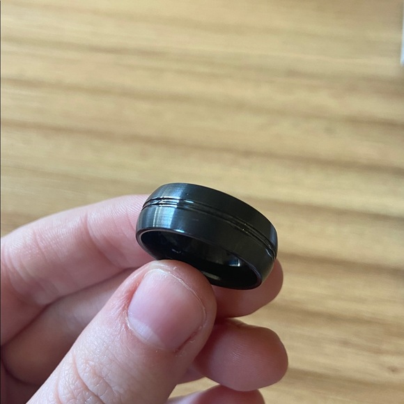 NIB Mens Ring 9-9.5 - Picture 3 of 5